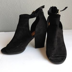 Qupid Woman's Shoes Black Size 7 Suede Block chunky Heel Zipper Back Peep Toe